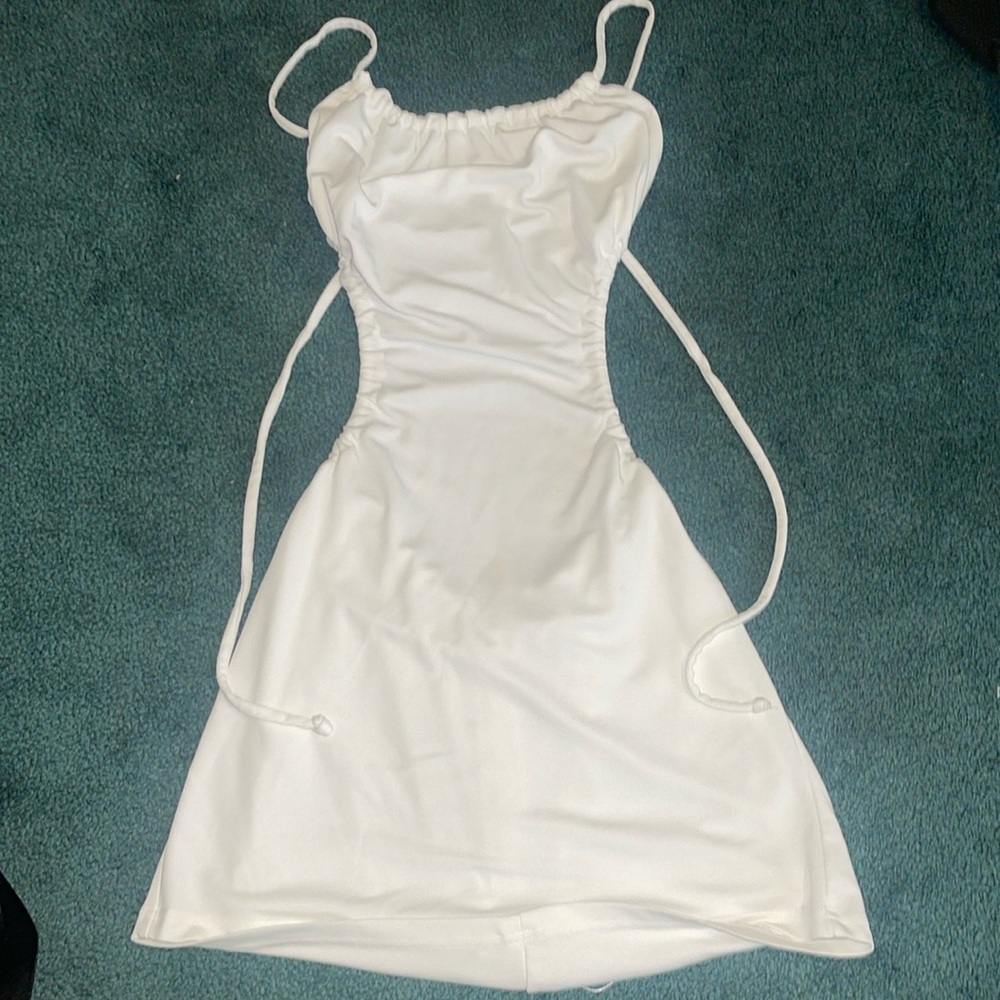 White open-back tied dress